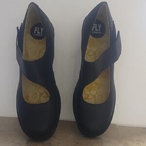 #0123 Fly London Women's Black Flats Very New Condition